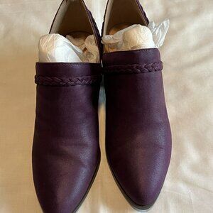 NWOT Women's purple slip on boots - size 8